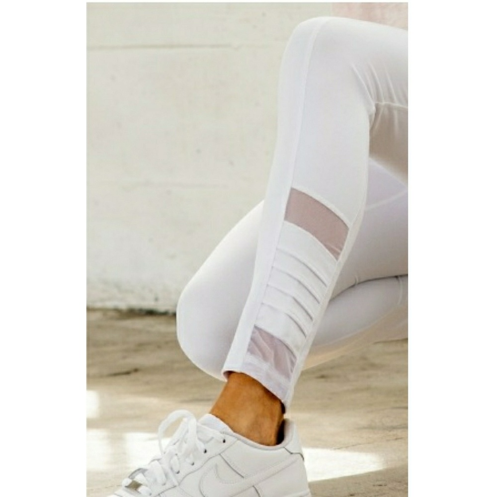 NWT-WHITE MOTO LEGGINGS w/RIBBD POCKETS & ACCENTS - Picture 2 of 7